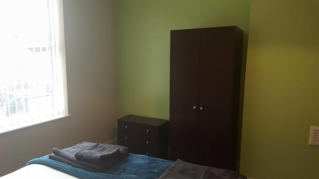 Liverpool Gidlow House Sleeps 8 - Infinity Apartments 4*