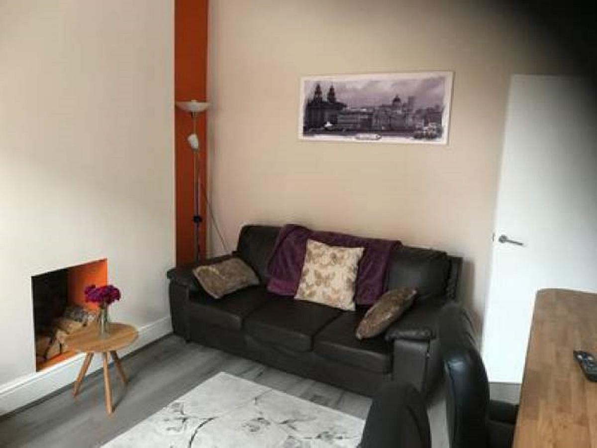 Guest house Liverpool Gidlow House Sleeps 8 - Infinity Apartments 4*