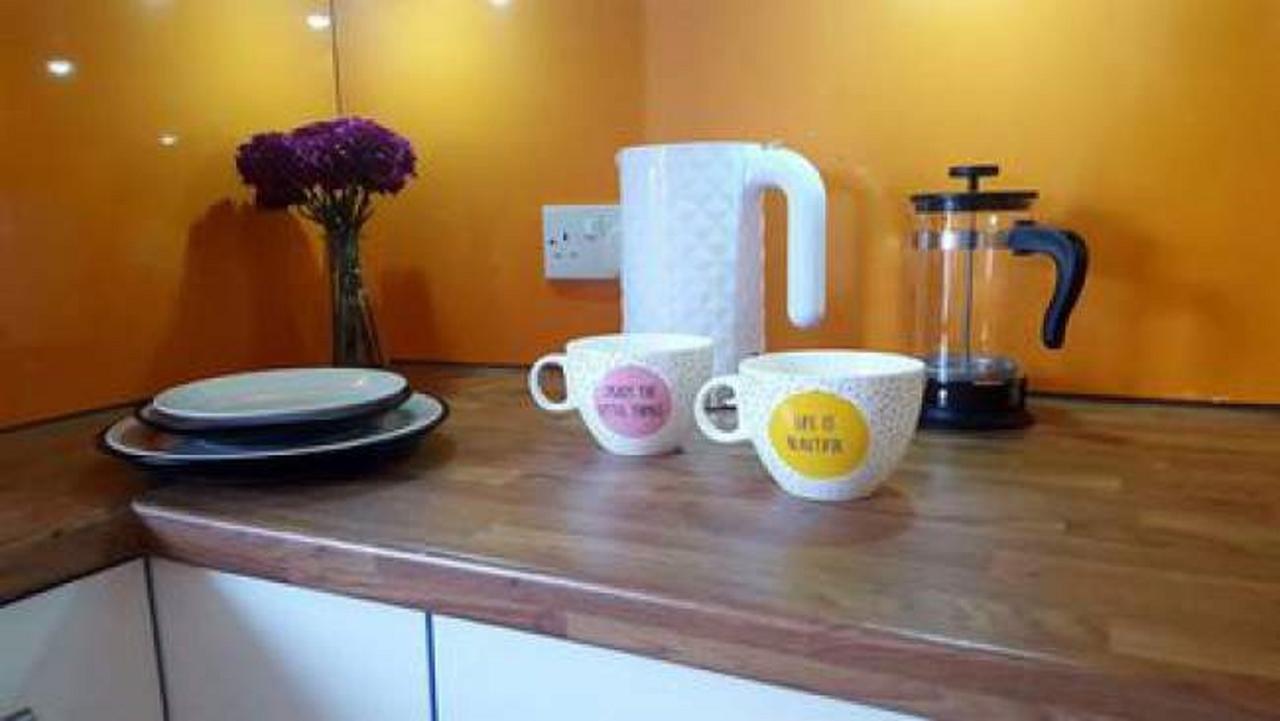 Liverpool Gidlow House Sleeps 8 - Infinity Apartments Liverpool